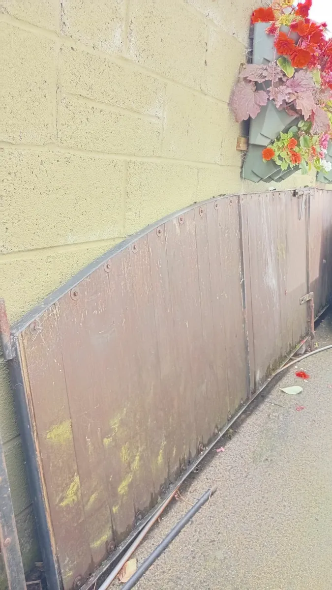 Outside  Steel Frame Gates x 3 - Image 3