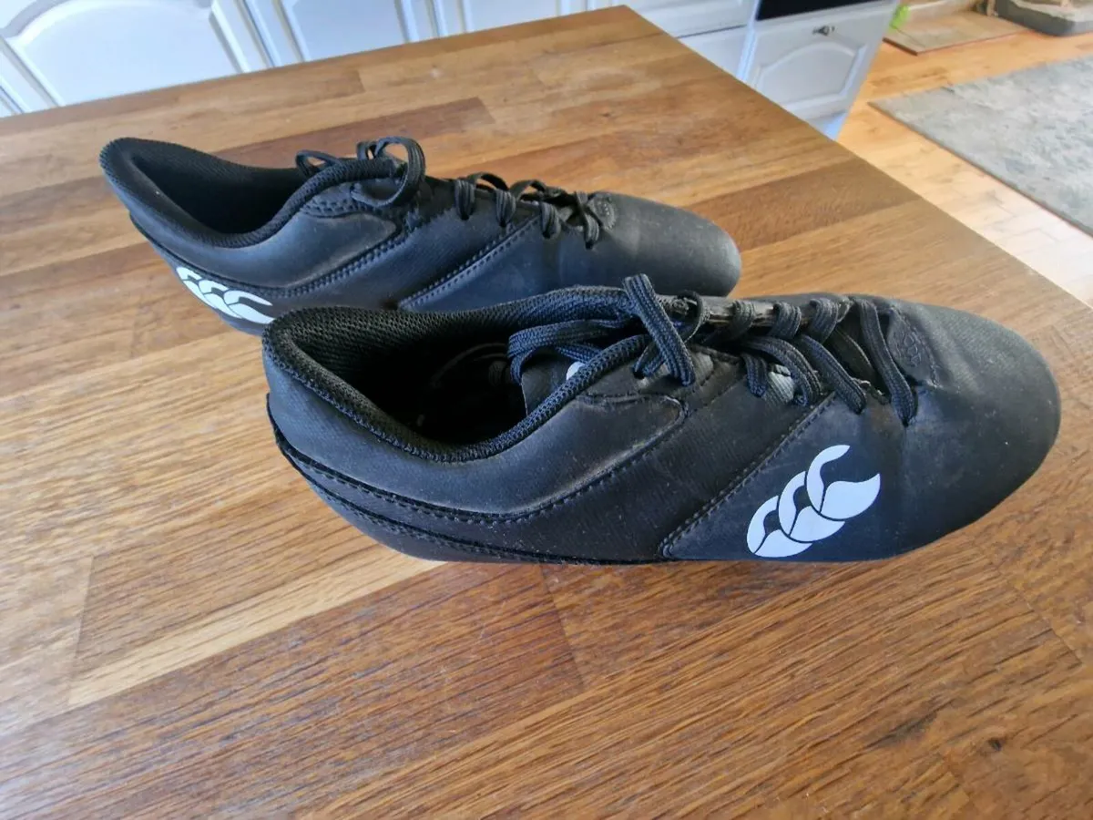 Canterbury rugby boots sz 4 - Image 1