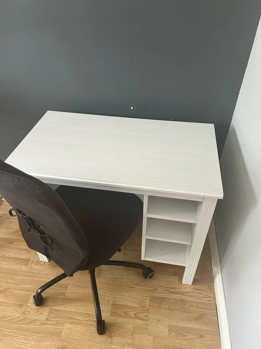 Study desk - Image 1