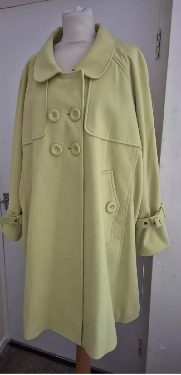 Ladies coat clearout sz 22/24 - Image 2