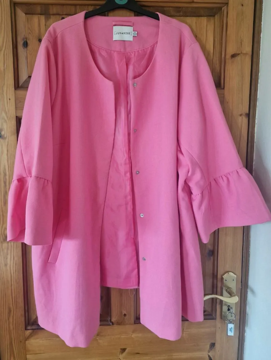 Ladies coat clearout sz 22/24 - Image 1