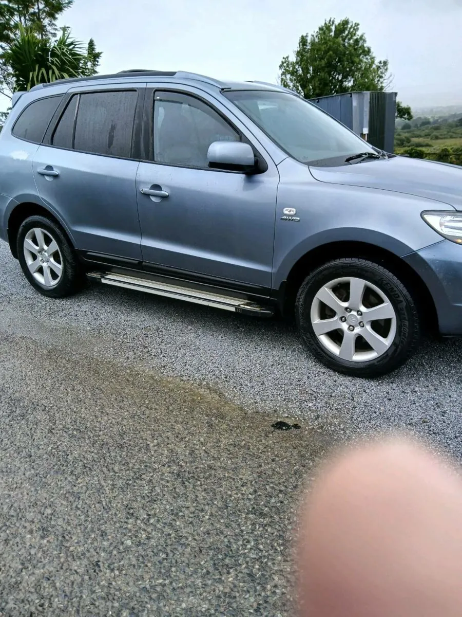 Hyundai Santa Fe 4x4 automatic - Image 2