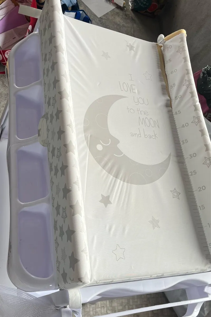 Baby changing unit including bath - Image 1
