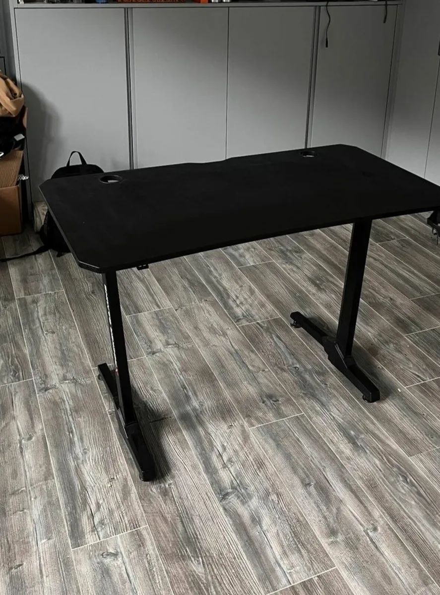 Gaming Table - Image 1