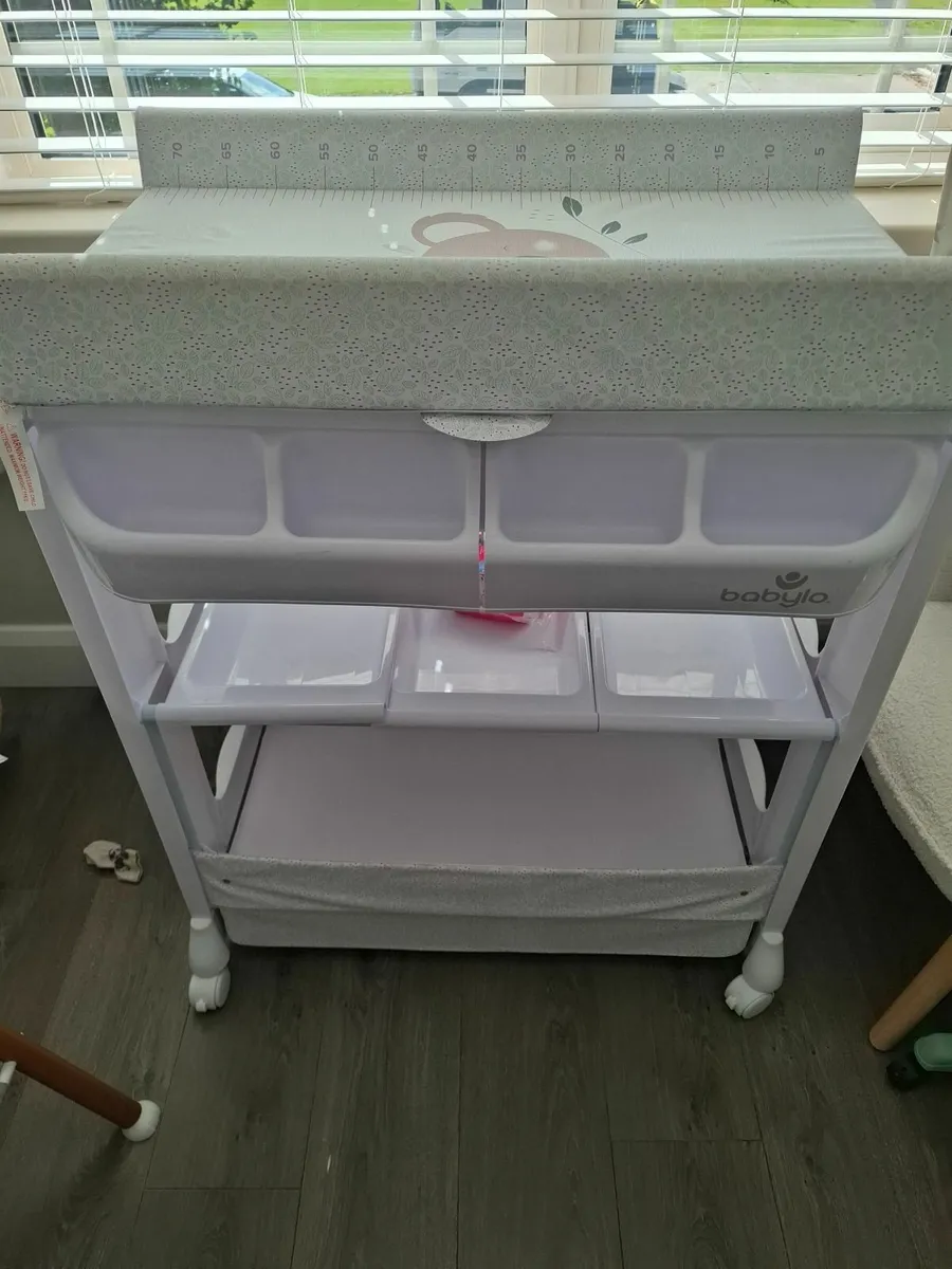 Babylo Changing Table - Image 1