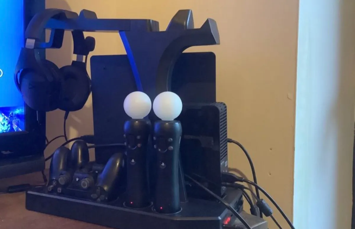 PS4 Deluxe Bundle - Image 3