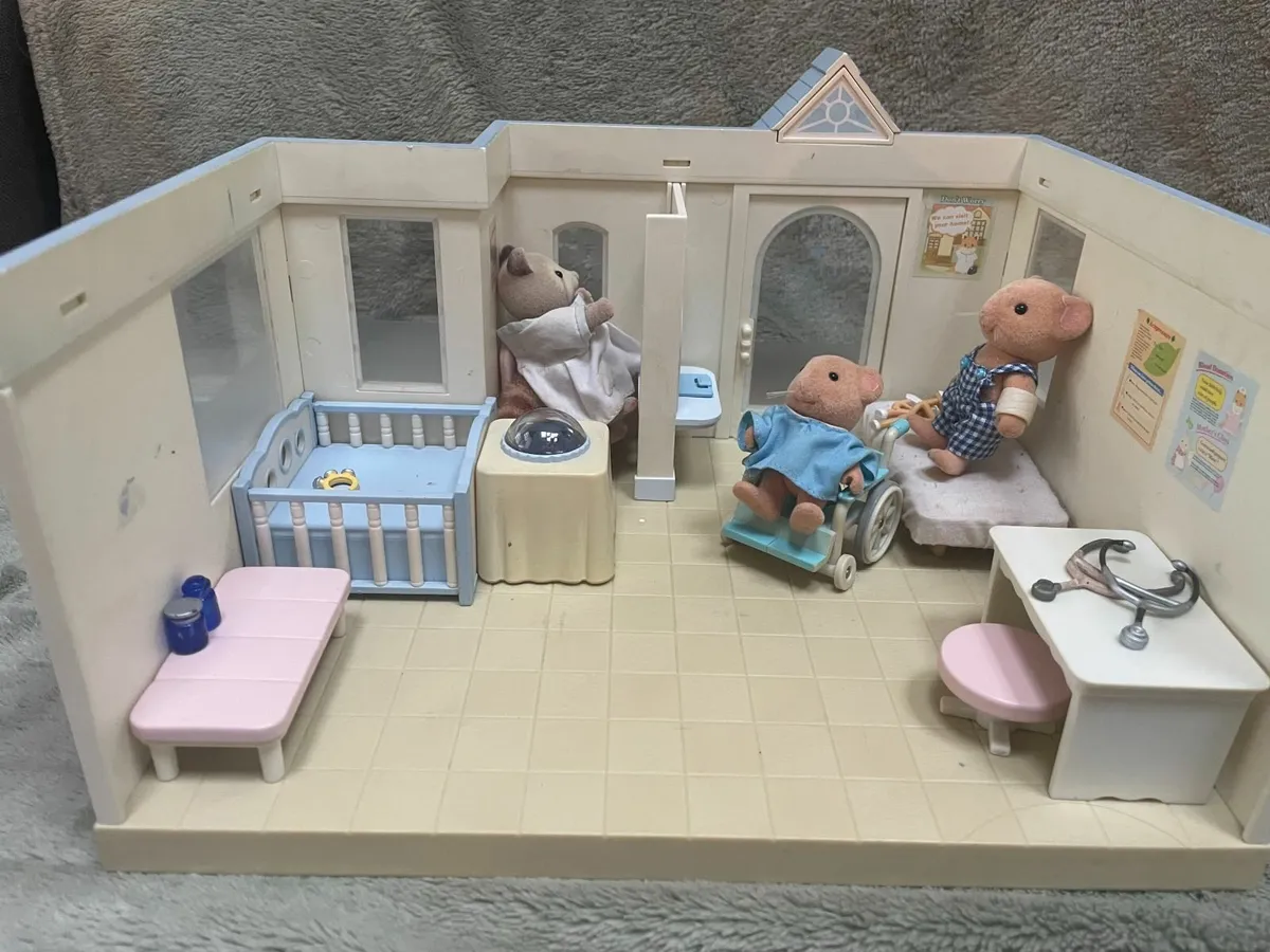 Sylvanian Families - Multiple houses and items - Image 3