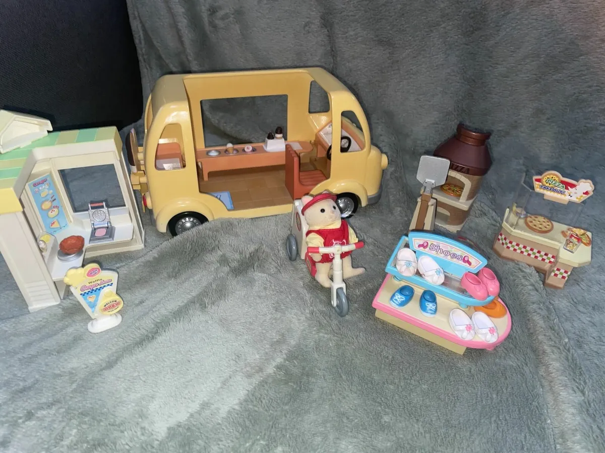 Sylvanian Families - Multiple houses and items - Image 4