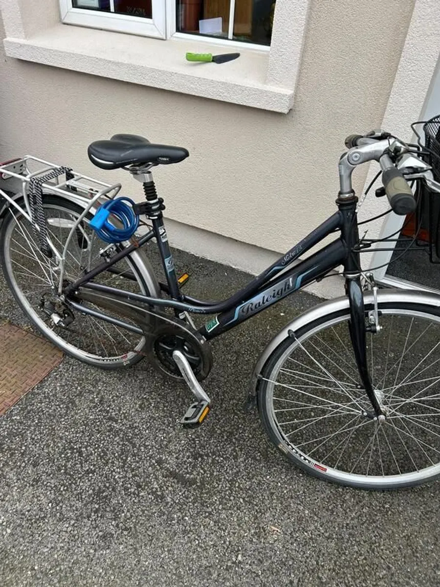 Women's Raleigh bicycle - Image 1