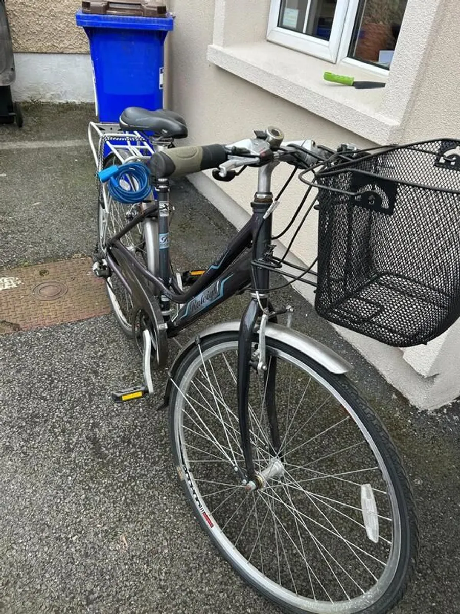 Women's Raleigh bicycle - Image 3