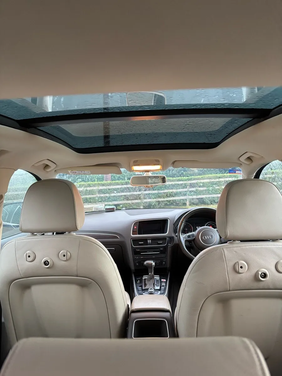 Blue Audi Q5 - Image 1