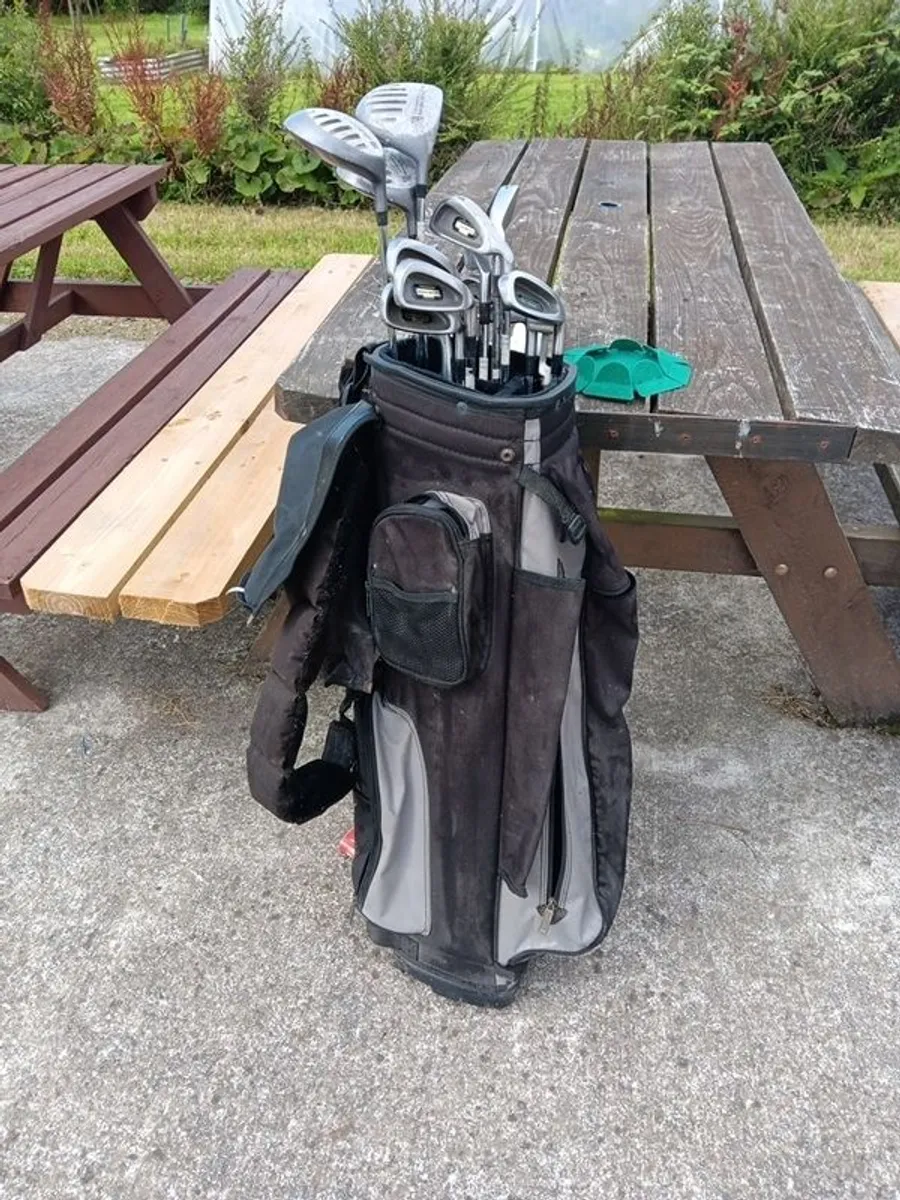 Golf clubs and bag - Image 1