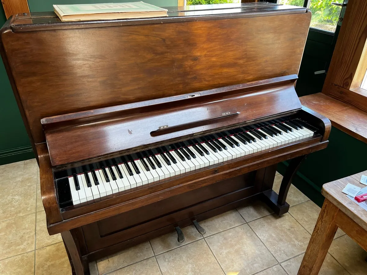 Upright piano - Image 1