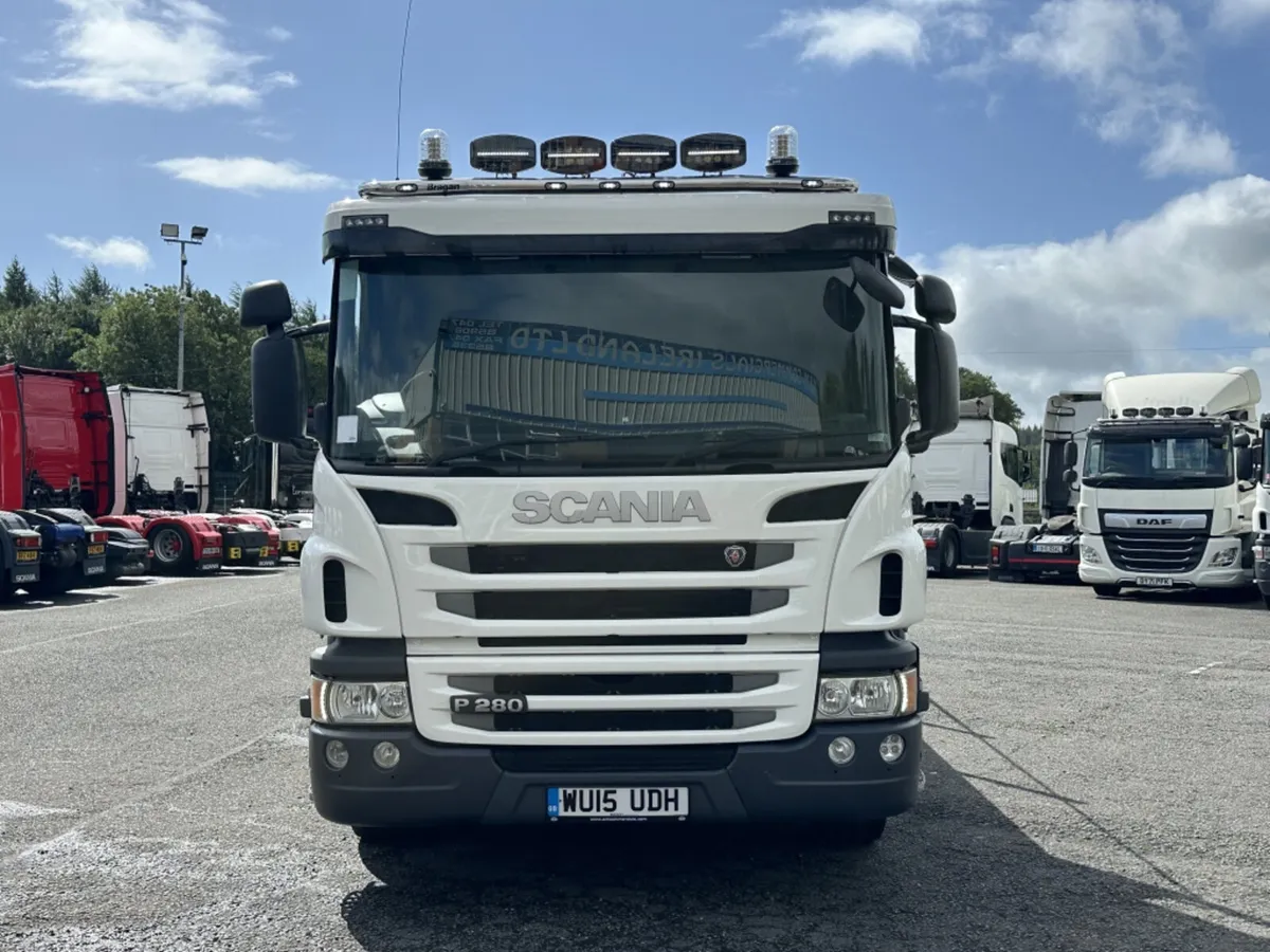 2015 (15) SCANIA P280 6X2 REARLIFT BEAVERTAIL - Image 2