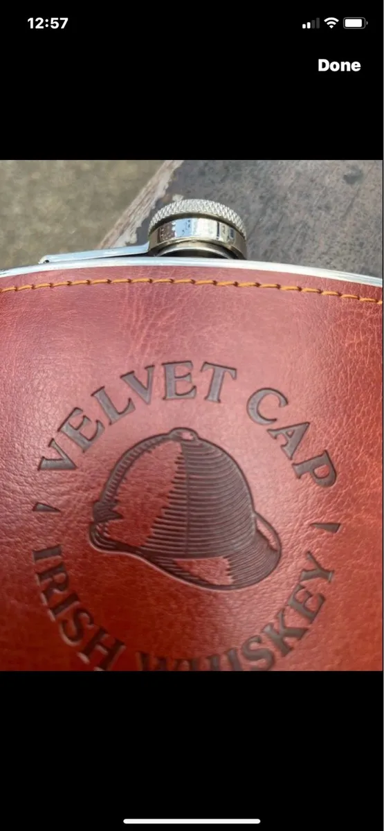 Velvet Cap Irish Whisky Hip Flask - Image 2