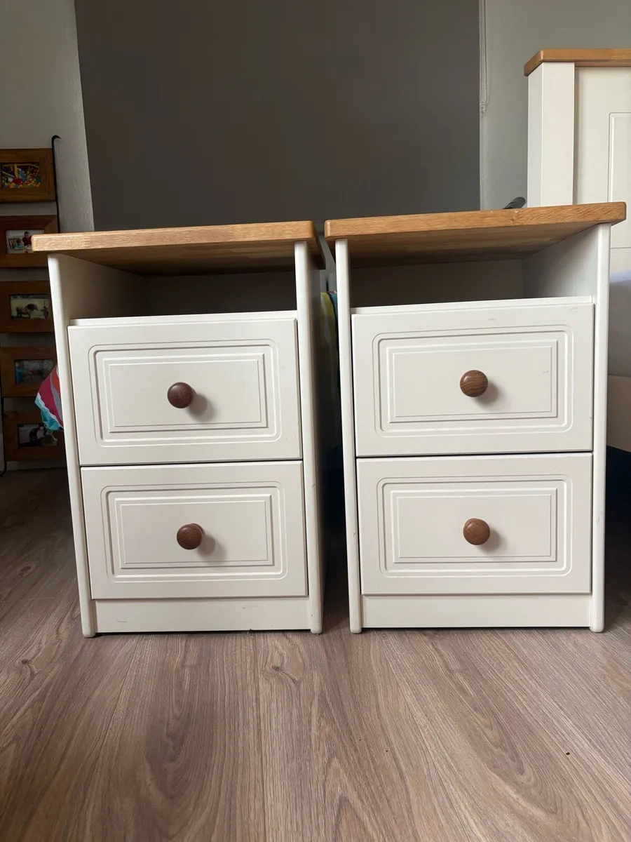 Beds Lockers and Mirror - Image 4