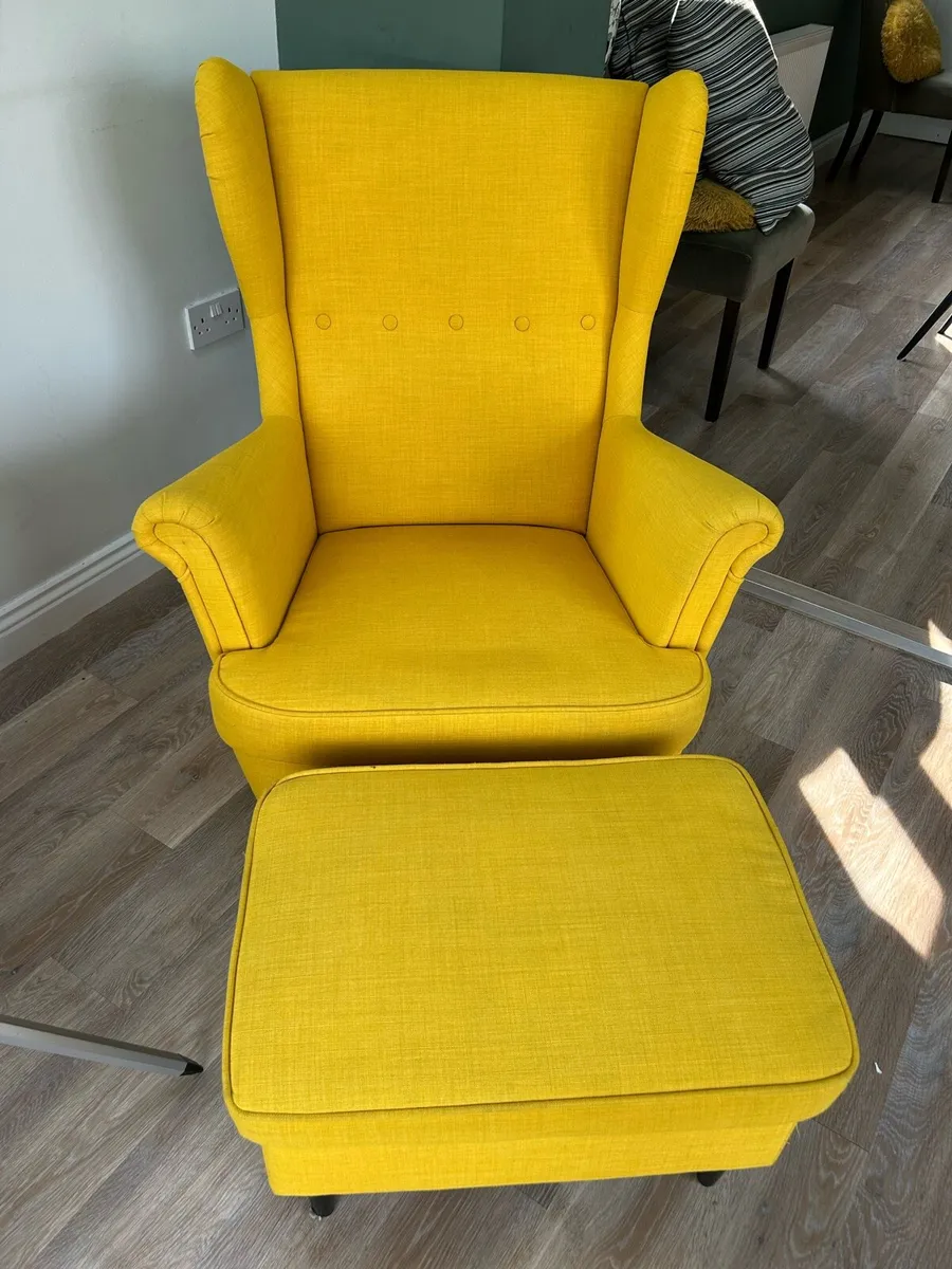 Yellow chair - Image 1
