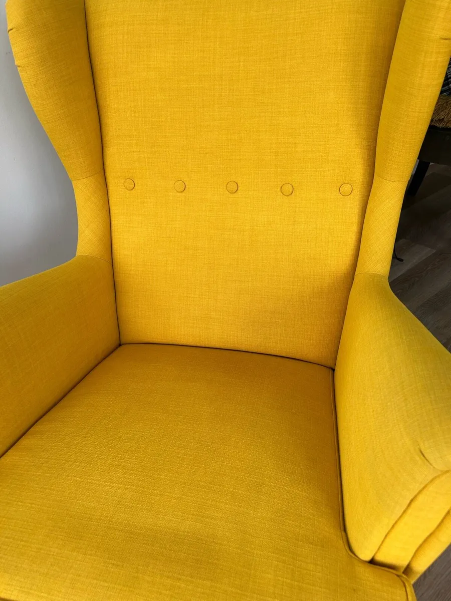 Yellow chair - Image 3
