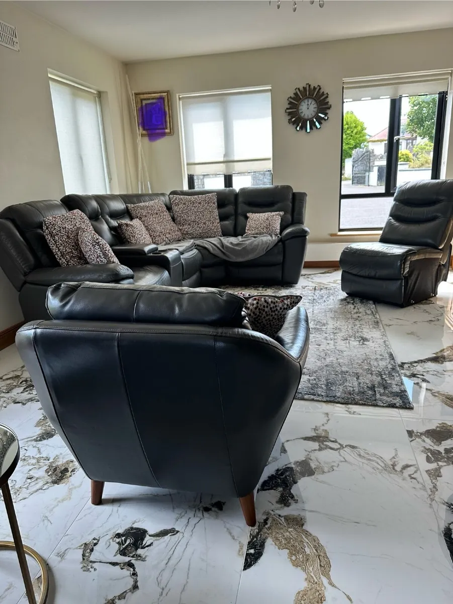 4-5 seater electric recliner grey leather couch - Image 2