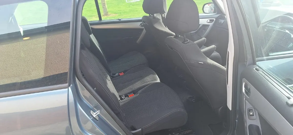 Citroen C4 2010 7 Seater - Image 4