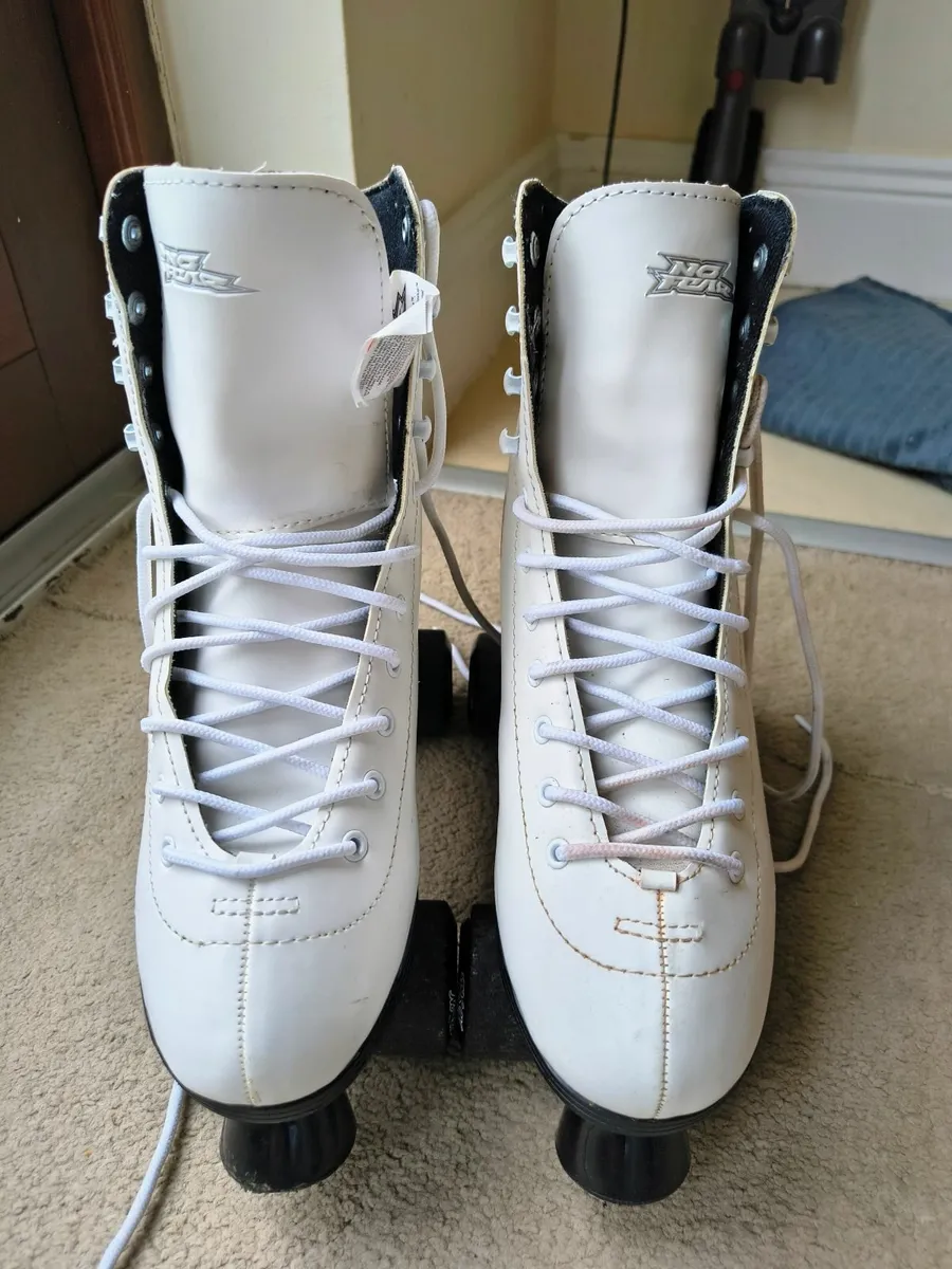 Roller skates size 7 - Image 2