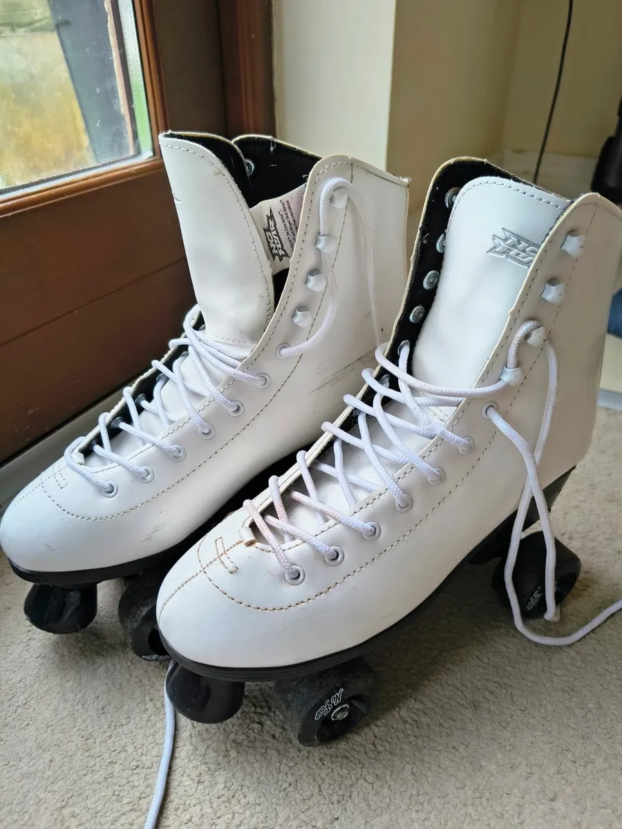 Roller skates size 7 - Image 3