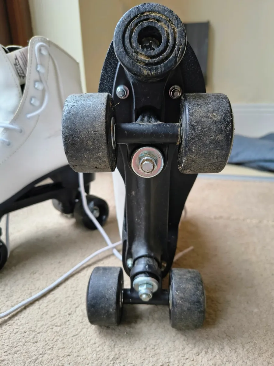 Roller skates size 7 - Image 4