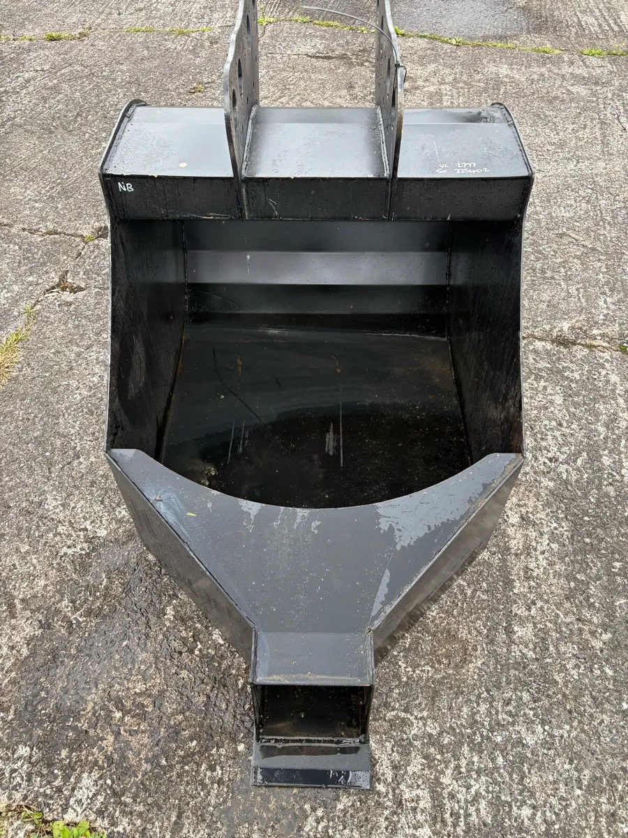 Concrete bucket - Image 1