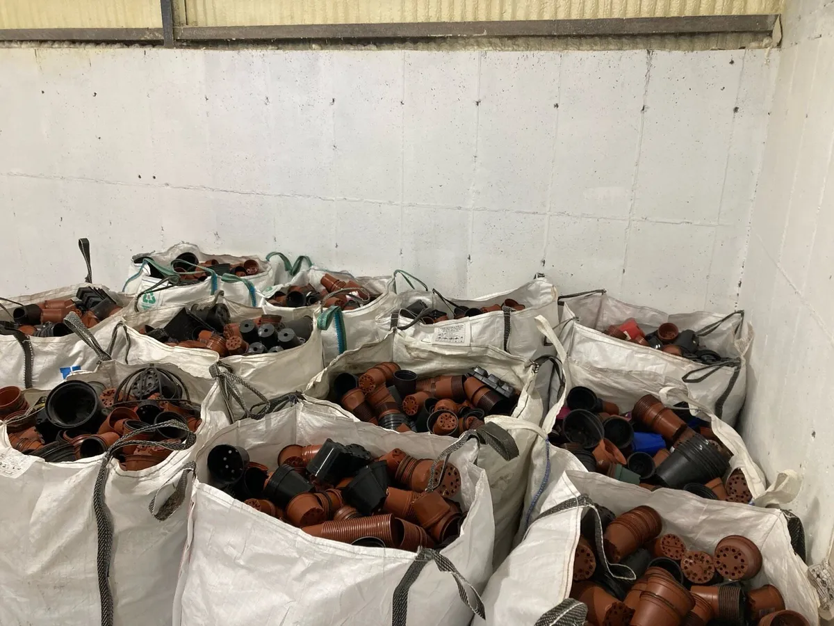 Pots - Image 4