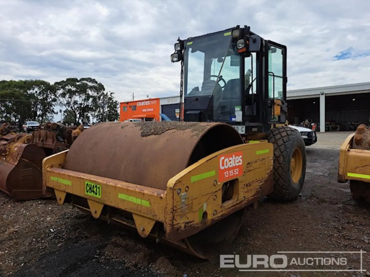 2011 CAT CS533E - Image 1