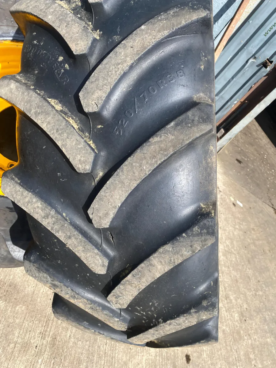 520-70-38 Goodyear Radial Tyre - Image 2