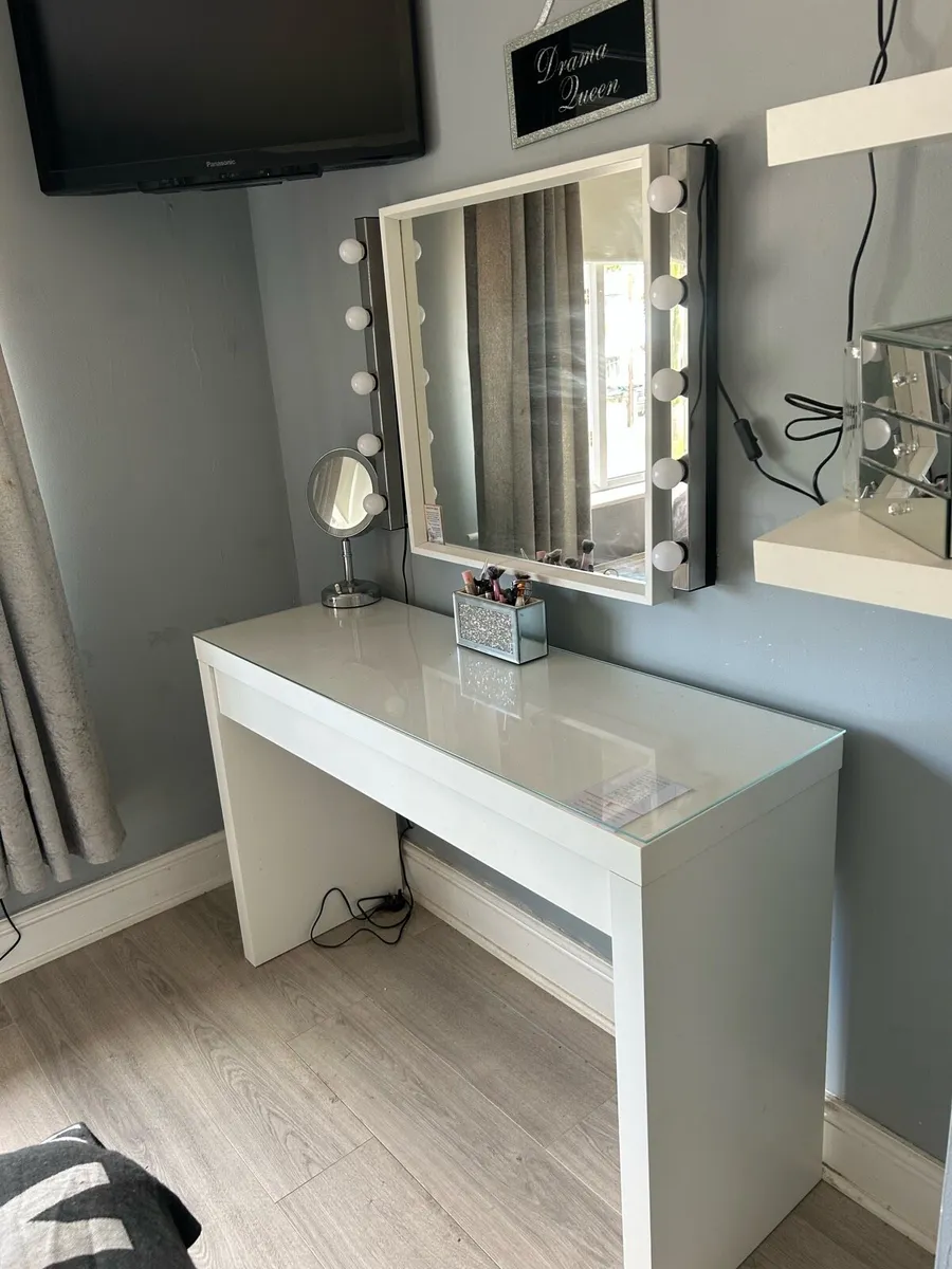 Vanity table - Image 2