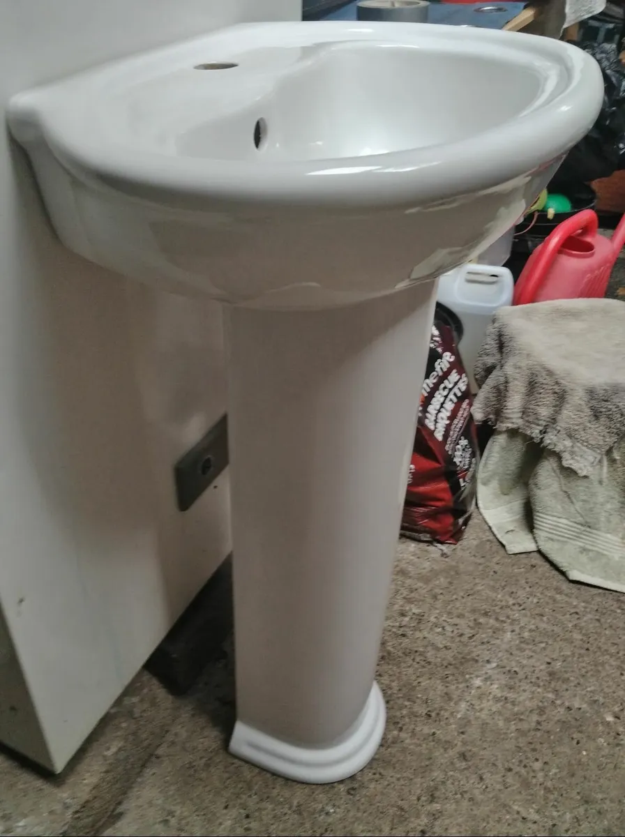 Basin and pedestal - Image 3