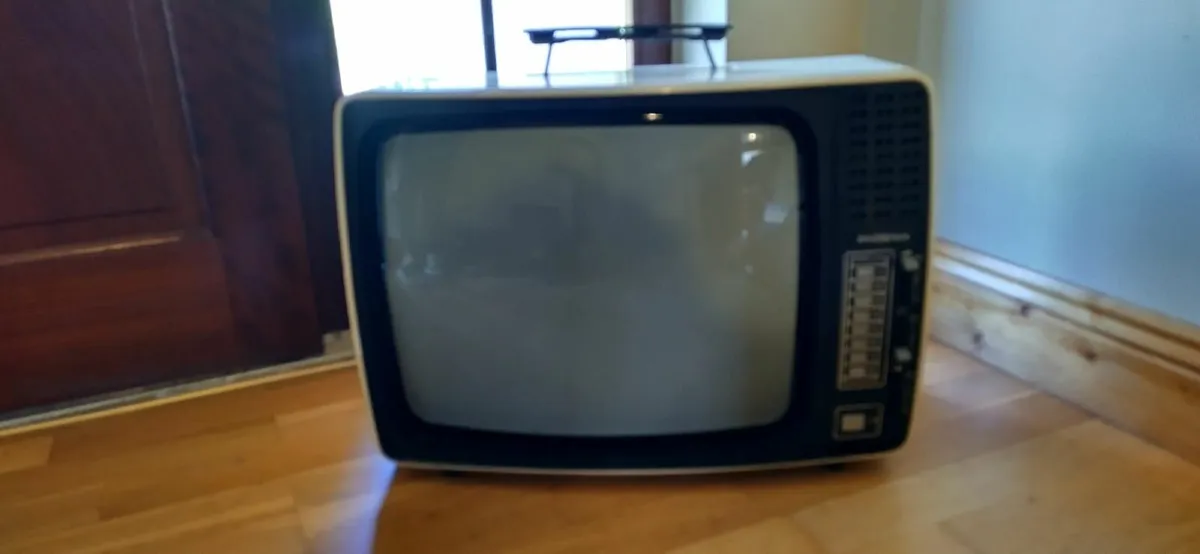 Vintage Radios and TV - Image 3