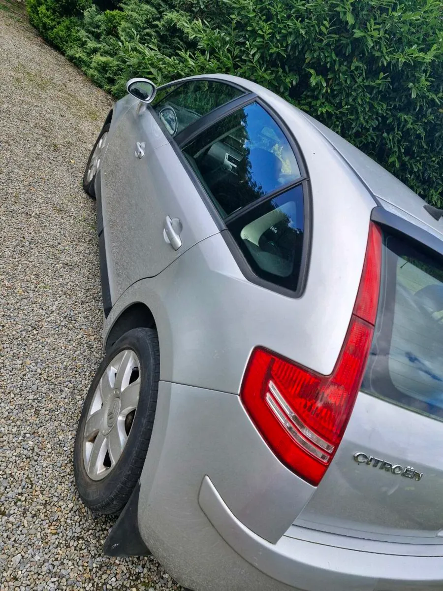 Citron hatchback - Image 2