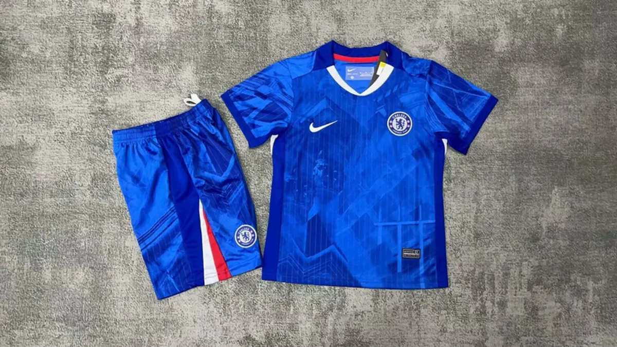 CHELSEA 25/26 KIDS FULL KIT , SIZE : 10/11 YRS - Image 1
