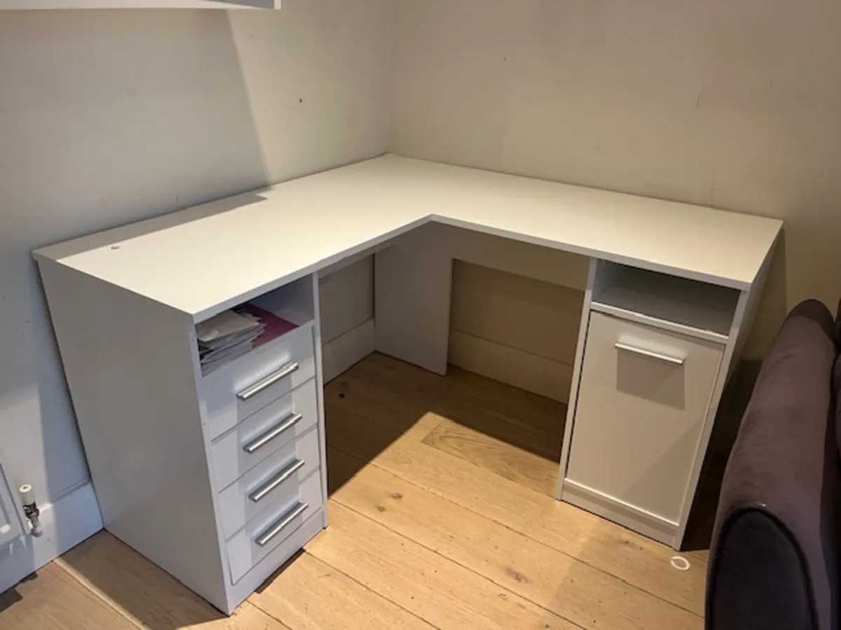 Office desk -corner - Image 2