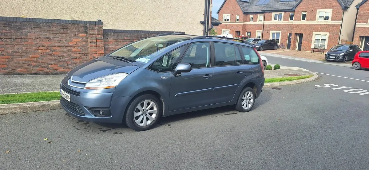 Citroen C4 2010 7 Seater - Image 1