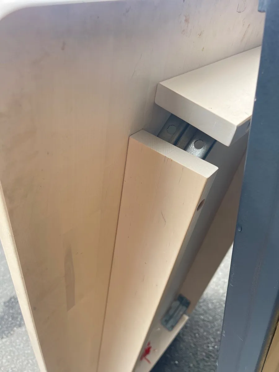 Dining table - Image 2