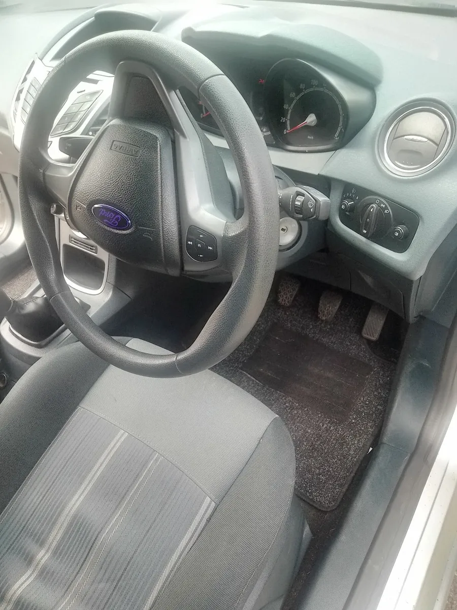Ford Fiesta 2009 - Image 4