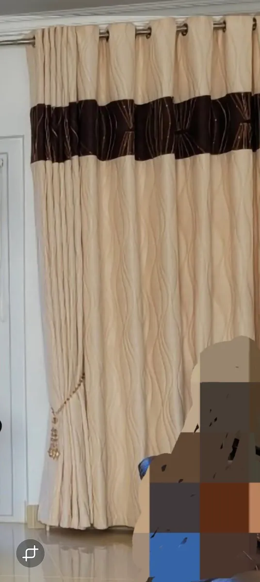 Curtains - Image 2
