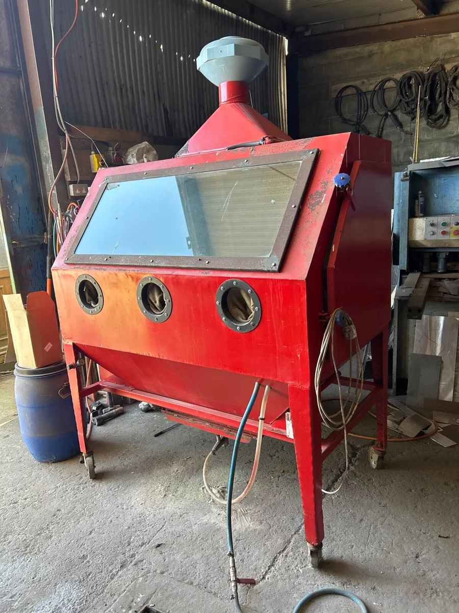 Sandblast cabinet - Image 1