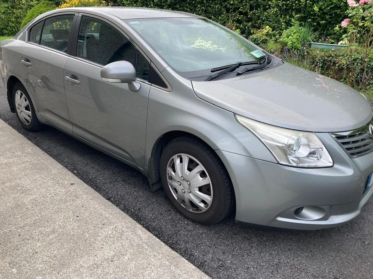 Toyota Avensis 2010 - Image 2