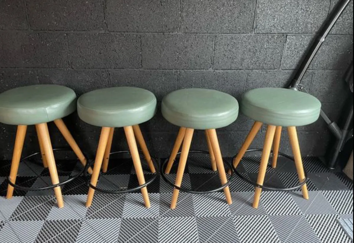 4 bar chairs - Image 1