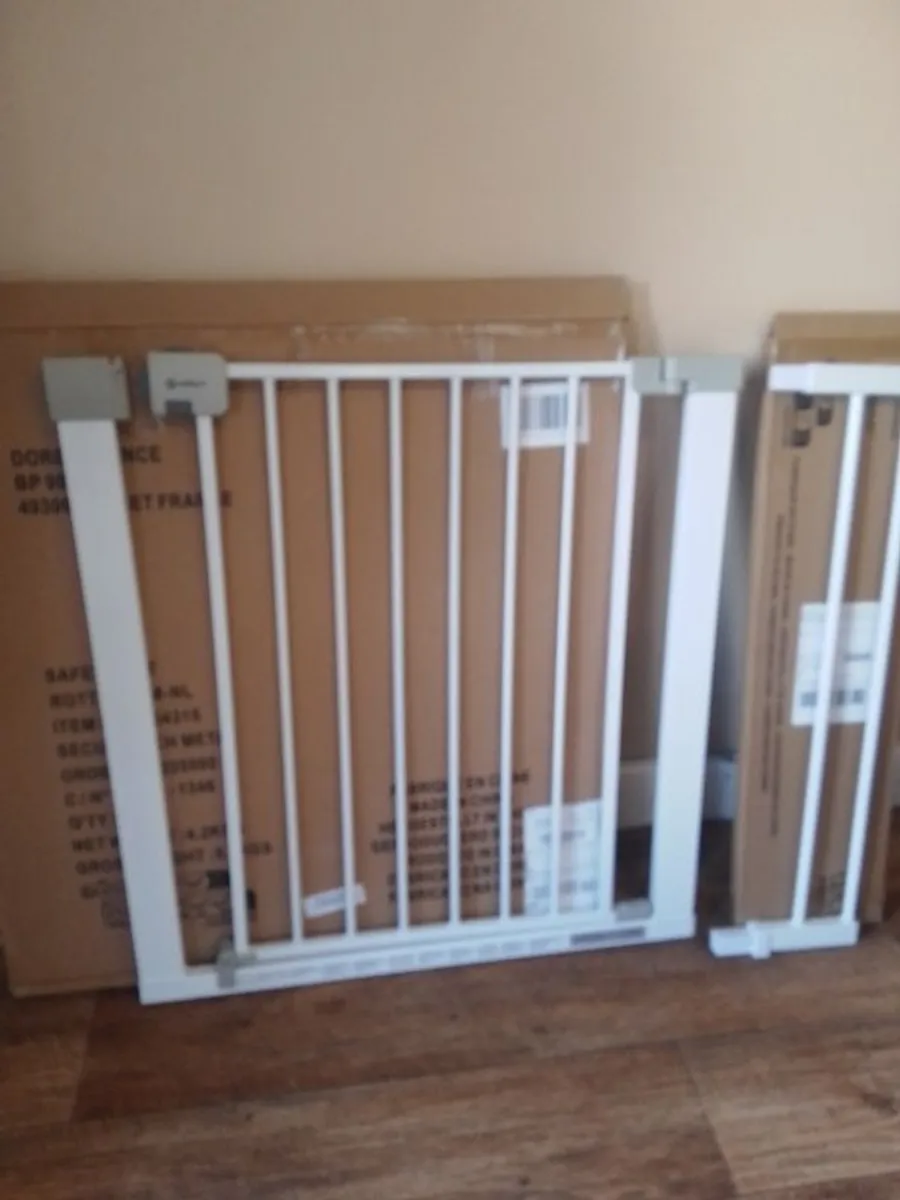 Safety 1st Stairs Gate + Extension - Image 3