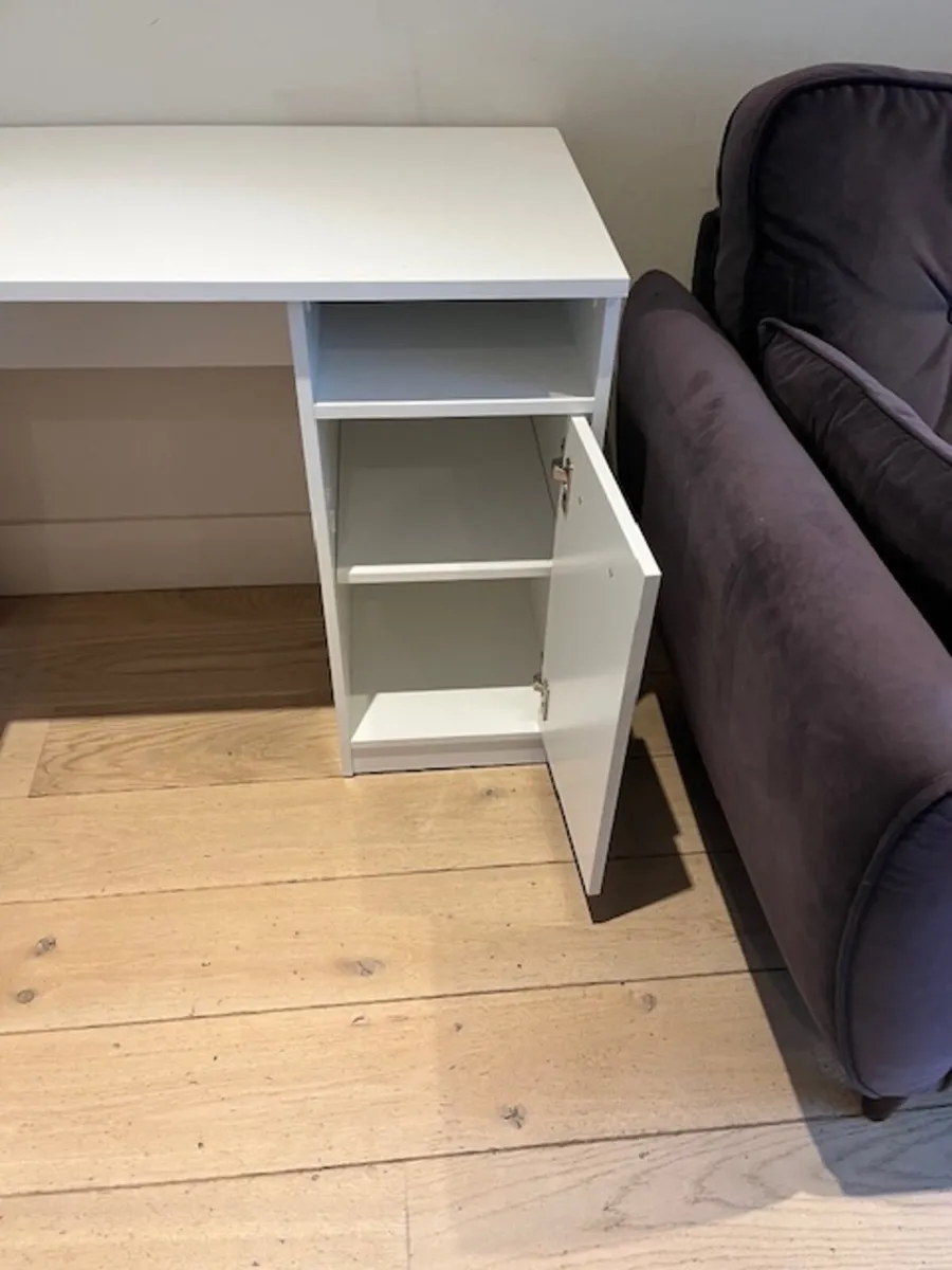 Office desk -corner - Image 3