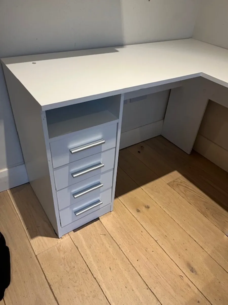 Office desk -corner - Image 4
