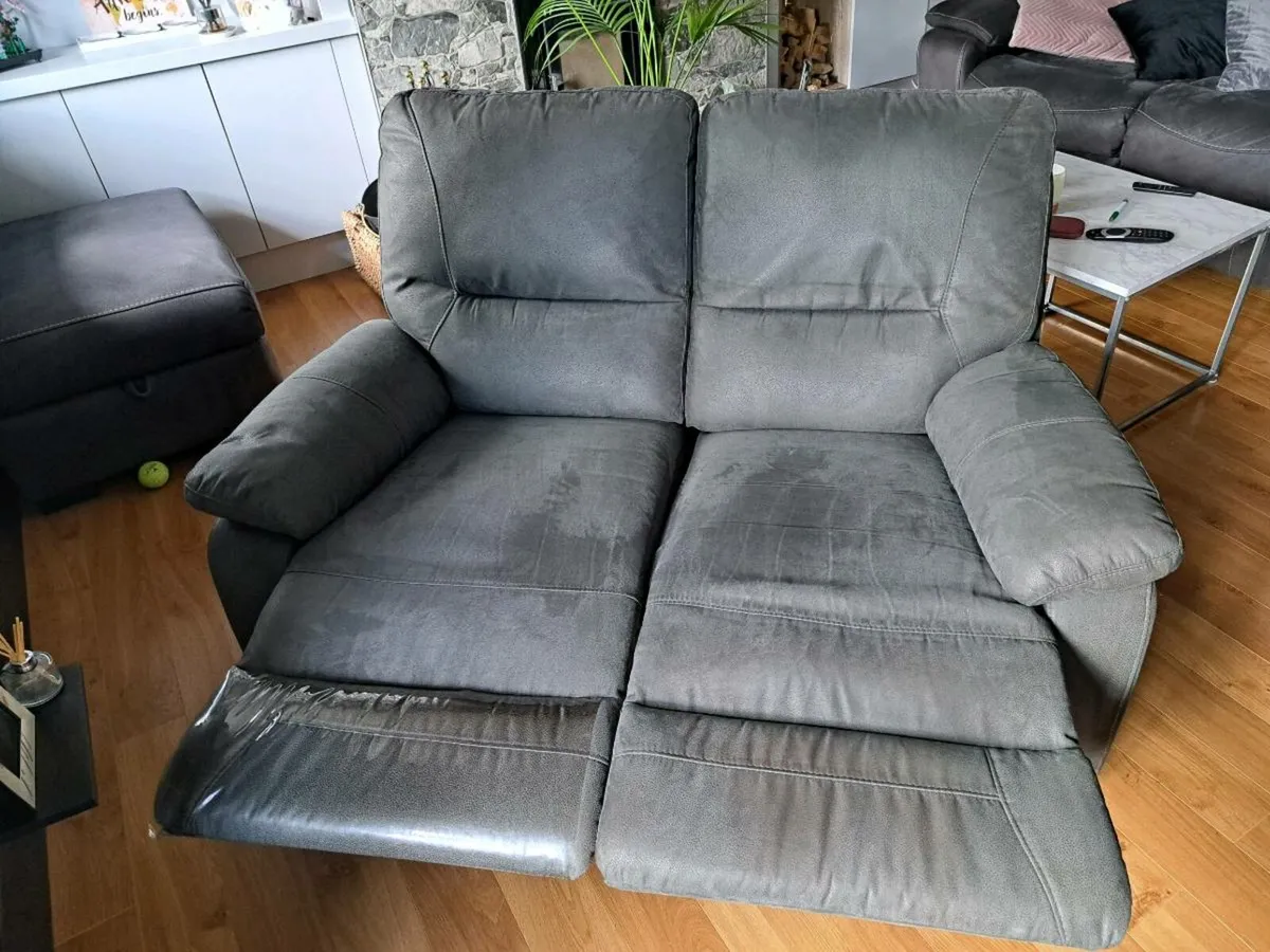 2 seater couch - Image 1