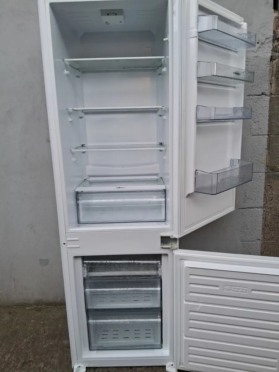 INTEGRETED FRIDGE AND FREEZER - Image 3