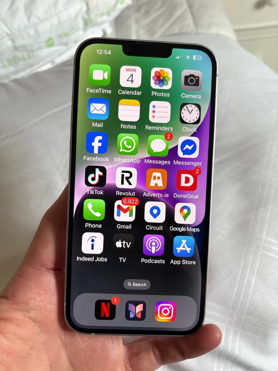 iPhone 14 Plus sim free 128GB mint condition - Image 4